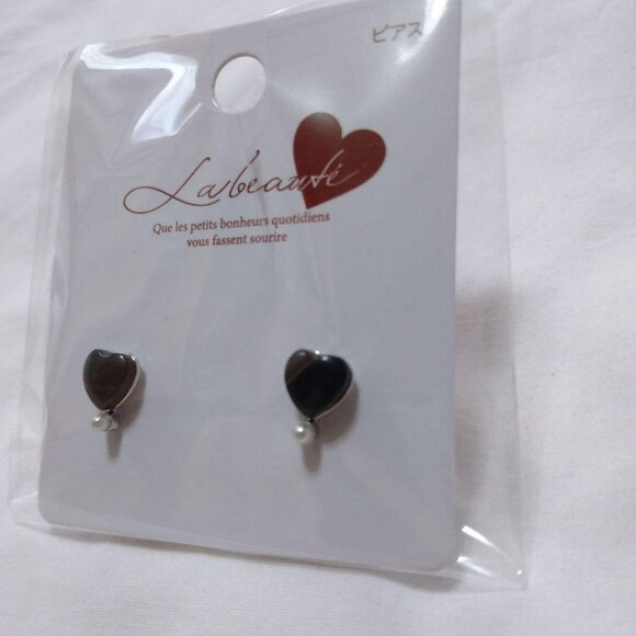 CanDo Heart Motif Earrings Black - Picture 2 of 3